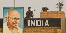 Индийско-пакистанският конфликт избухва в „смъртоносни” гранични сражения между ядрените съперници